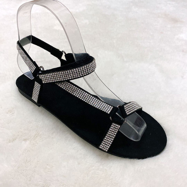 Alkalmi női szandál lapos talppal és kövekkel