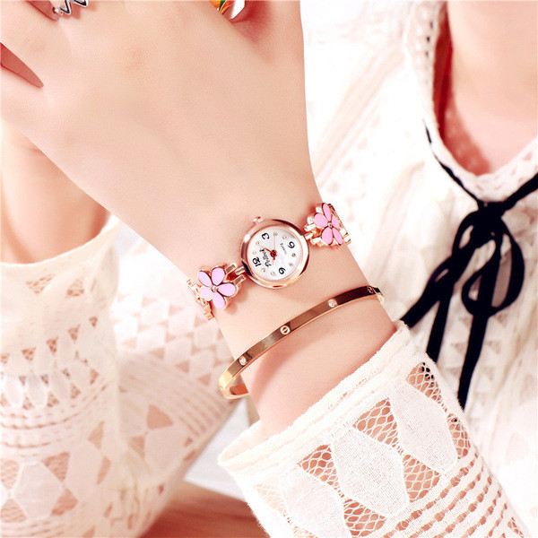 Moteriškas laikrodis su metaliniu gėlių formos dirželiu