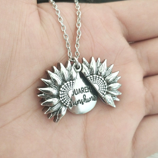 Moderna sieviešu kaklarota ar saulespuķu kulonu