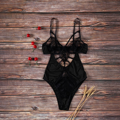 Sieviešu mežģīņu bodijs ar izgrieztām daļām