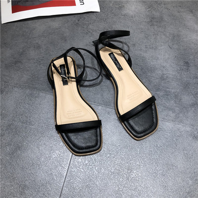 Γυναικεία σανδάλια και λεπτά λουράκια