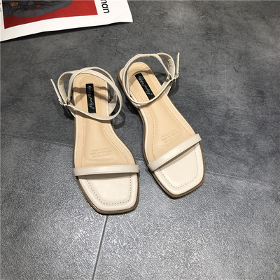 Γυναικεία σανδάλια και λεπτά λουράκια