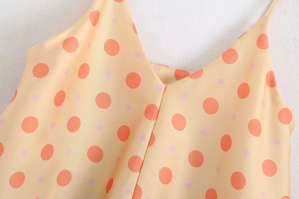 Modern női pöttyös felső - kivágott modell