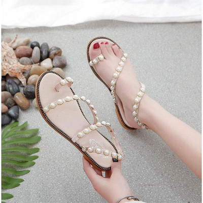 Női alkalmi szandál gyöngyökkel és lapos talppal