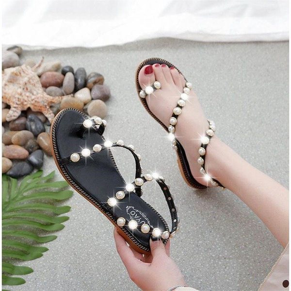 Női alkalmi szandál gyöngyökkel és lapos talppal