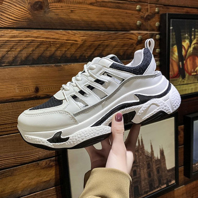 Alkalmi női tornacipő fűzővel, vastag durva talppal