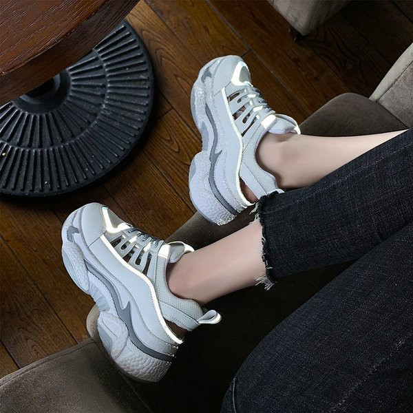 Alkalmi női tornacipő fűzővel, vastag durva talppal