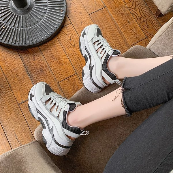 Alkalmi női tornacipő fűzővel, vastag durva talppal