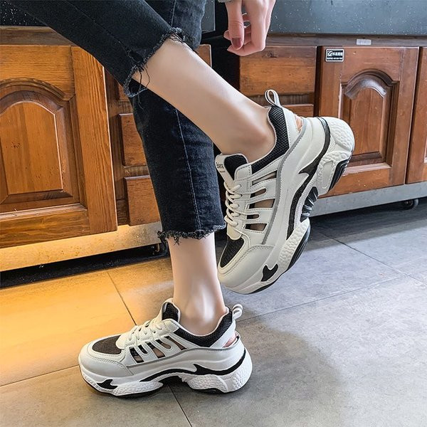 Alkalmi női tornacipő fűzővel, vastag durva talppal