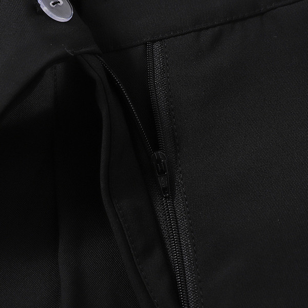 Modern női rövidnadrág fémlánccal - fekete színű