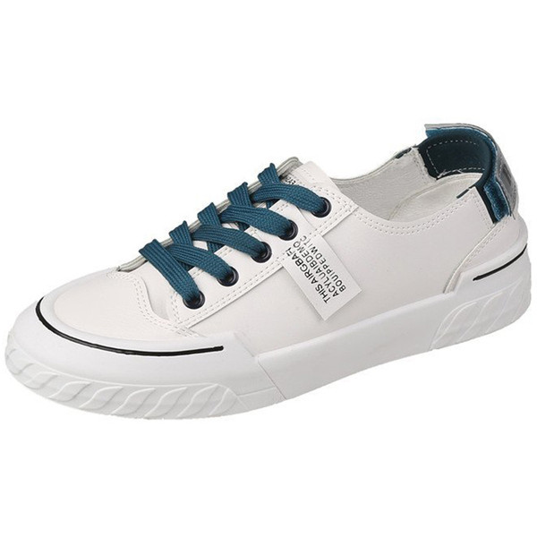 Modern női tornacipő fűzővel és vastag talppal, fehér színben