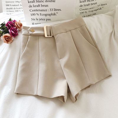 Modern női rövidnadrág magas derékkal és zsebekkel
