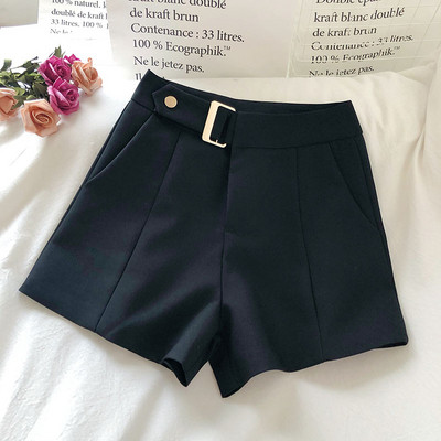 Modern női rövidnadrág magas derékkal és zsebekkel