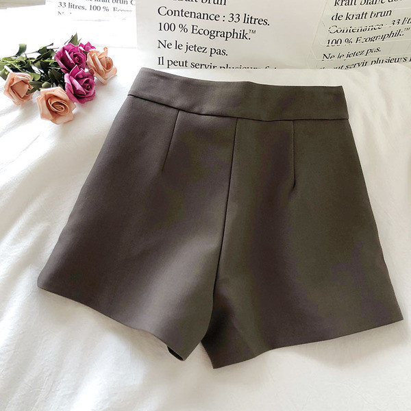 Modern női rövidnadrág magas derékkal és zsebekkel