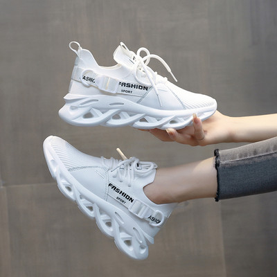 NOVI model ženskih tenisica sa vezicama i bijelim grubim đonom