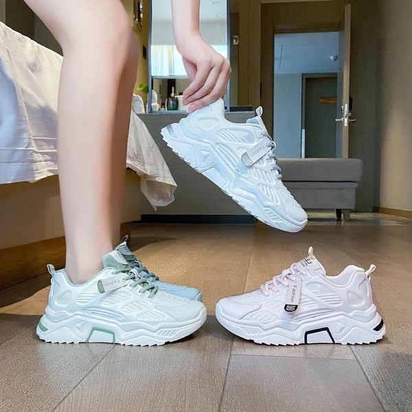 Alkalmi női tornacipő sima modell fűzővel és vastag talppal