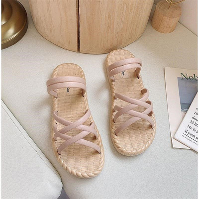 Mitmes värvitoonis ökonahast lameda tallaga naiste sandaalid