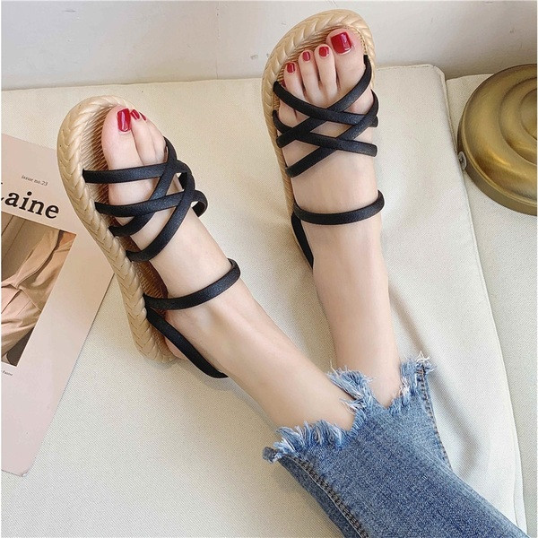 Mitmes värvitoonis ökonahast lameda tallaga naiste sandaalid