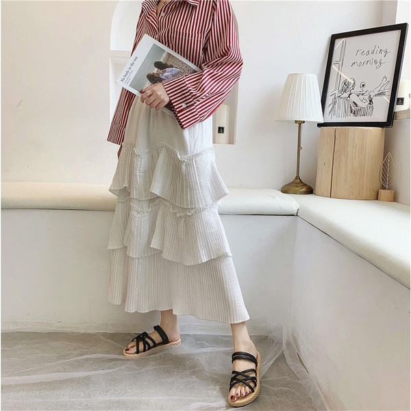 Mitmes värvitoonis ökonahast lameda tallaga naiste sandaalid