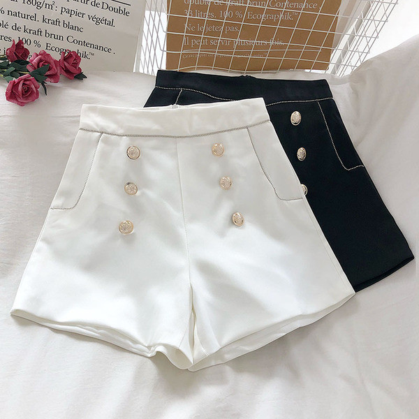 Modernūs moteriški šortai aukštu juosmeniu ir sagomis