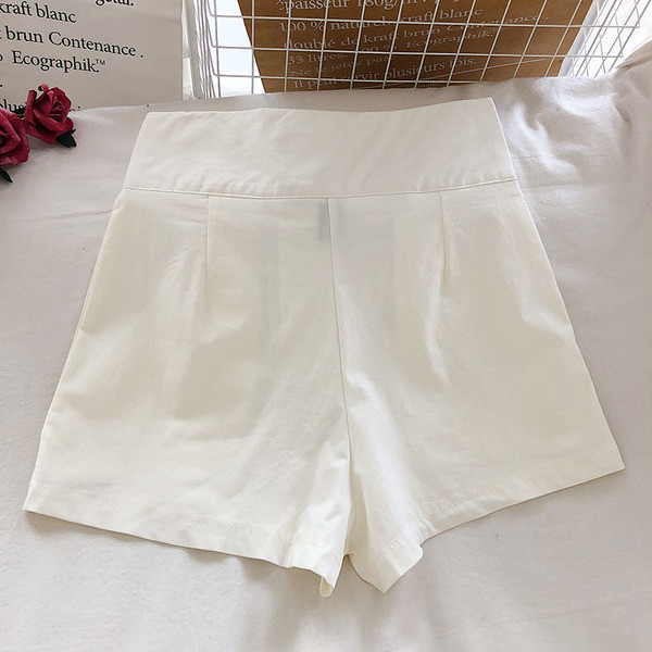 Modern női rövidnadrág magas derékkal és gombokkal