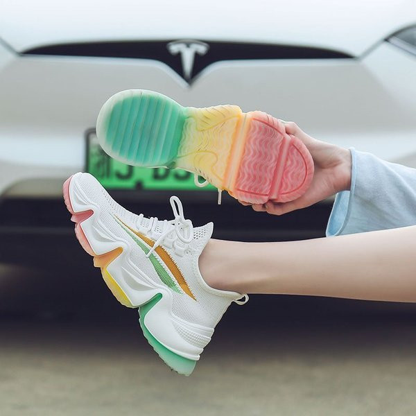 Alkalmi női tornacipő színes talppal és fűzővel