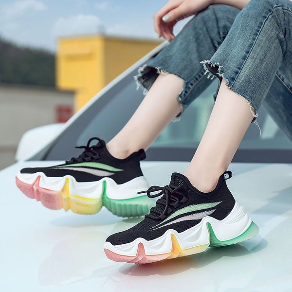 Alkalmi női tornacipő színes talppal és fűzővel