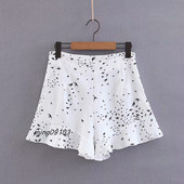 Női rövidnadrág új modell, fehér színű rátéttel