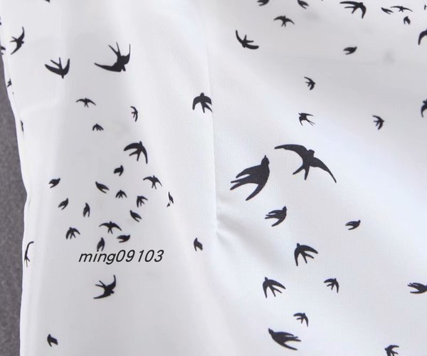 Női rövidnadrág új modell, fehér színű rátéttel