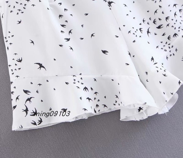 Női rövidnadrág új modell, fehér színű rátéttel