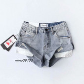 Ženske traper kratke hlače sa poderanim motivima