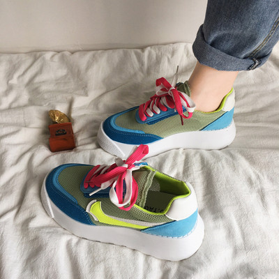 Modern női színes tornacipő fűzővel és vastag talppal