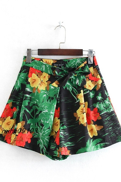 Novi model ženskih kratkih hlača sa cvjetnim motivima