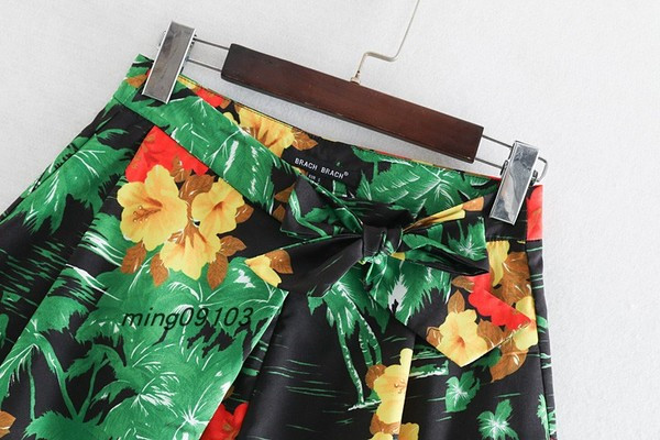 Novi model ženskih kratkih hlača sa cvjetnim motivima