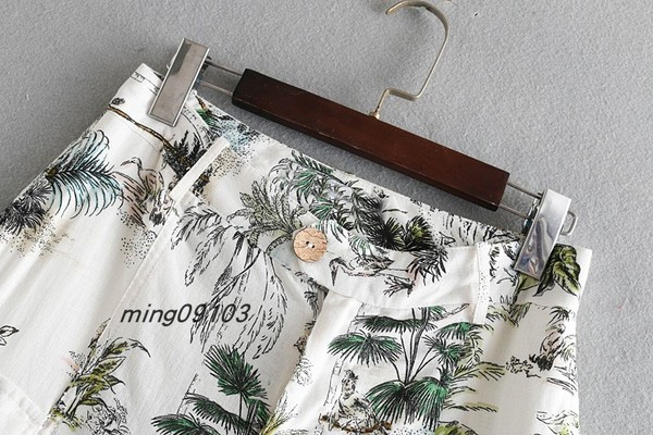 Női rövidnadrág új modellje, magas derékkal és zsebekkel