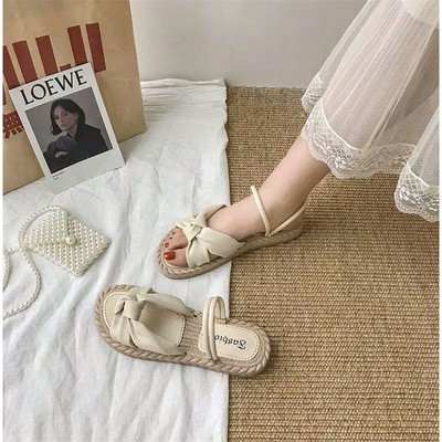 Női műbőr szandál szalaggal és lapos talppal