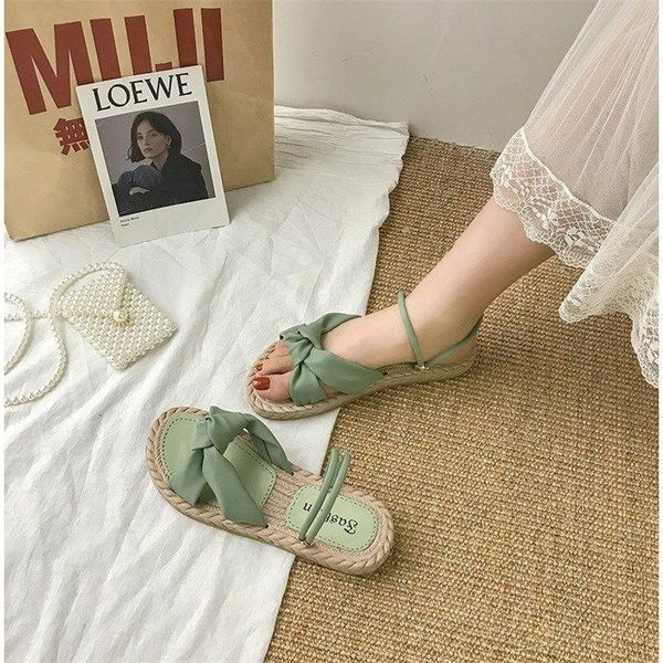 Női műbőr szandál szalaggal és lapos talppal