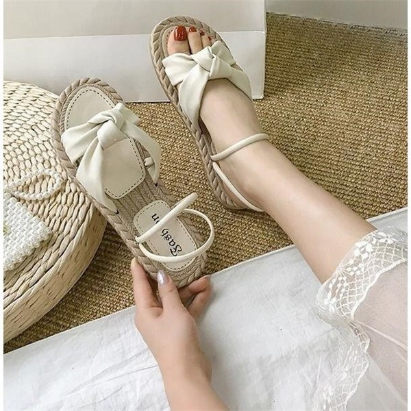 Női műbőr szandál szalaggal és lapos talppal