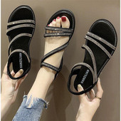 Ženske sandale sa kamenčićima i ravnim đonom u crnoj boji