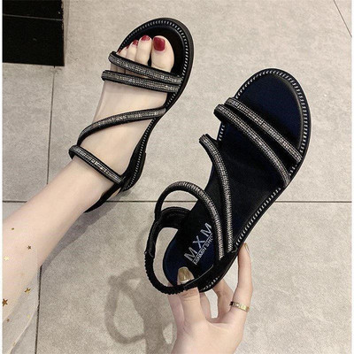 Ženske sandale sa kamenčićima i ravnim đonom u crnoj boji