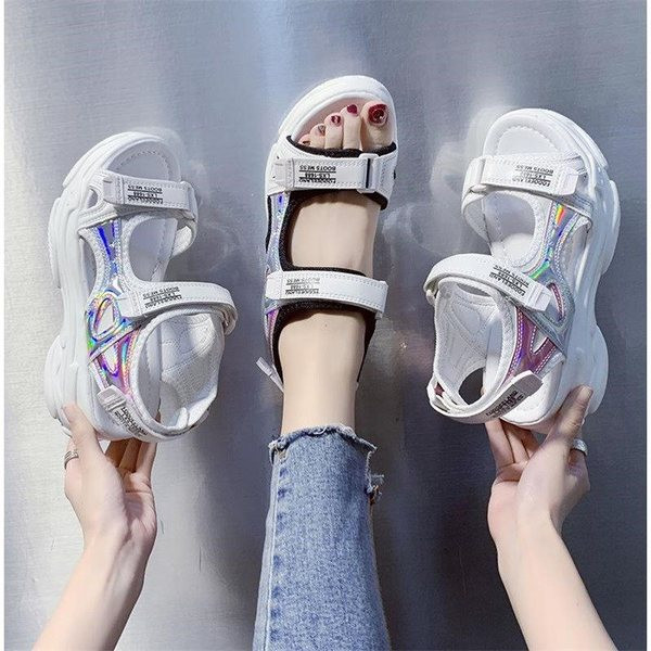 Γυναικεία σανδάλια με ψηλά πέλματα και λουράκια βελκρό σε δύο χρώματα