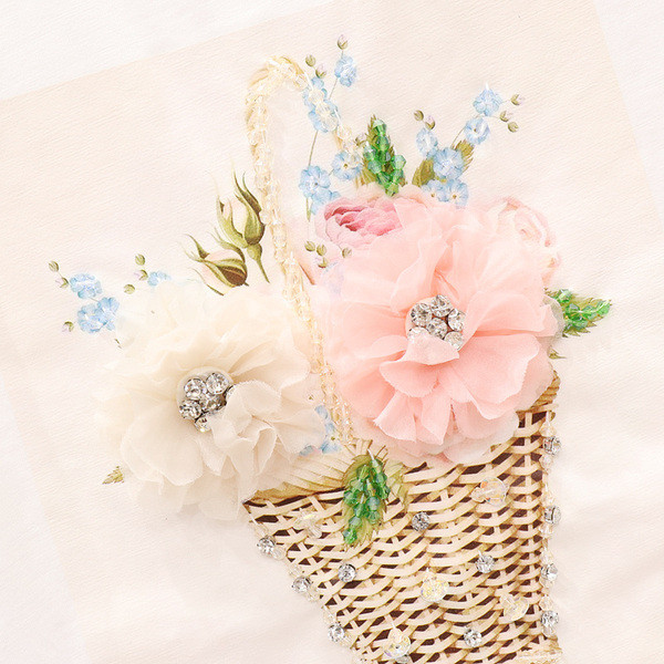 Moderan ženski komplet od dva dijela koji uključuje traperice + majica