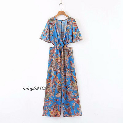 Moodne naiste kombinesoon spits-kaelusega ja väljalõigetega