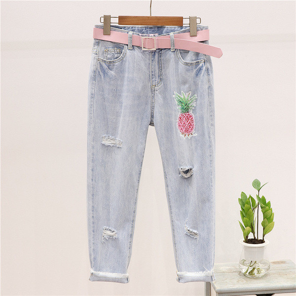 Moderan ženski komplet iz dva dijela T-shirt + duge traperice s vezom