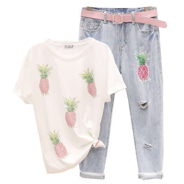 Moderan ženski komplet iz dva dijela T-shirt + duge traperice s vezom