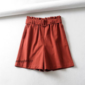 Moodsad naiste lühikesed püksid laiuse vööga mudeliga