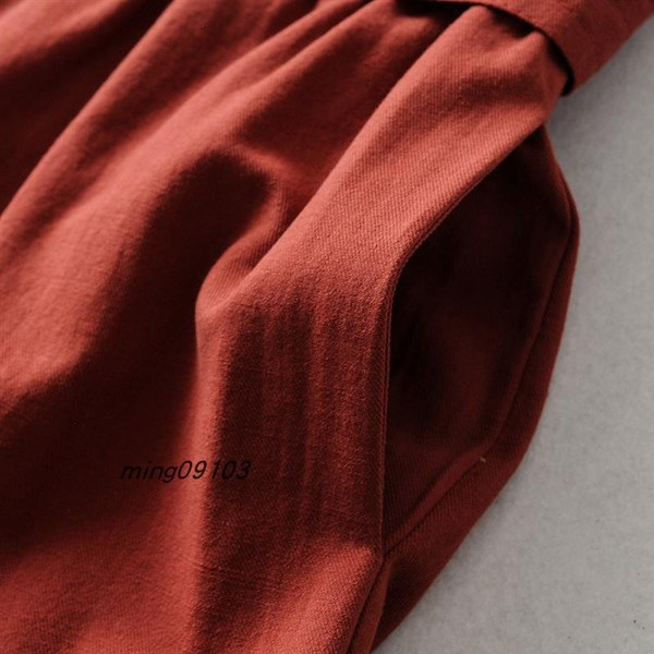 Moodsad naiste lühikesed püksid laiuse vööga mudeliga