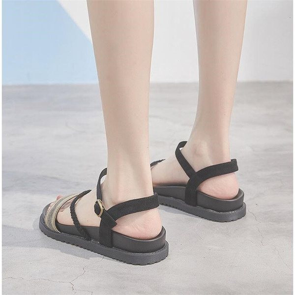 Lapos talpú női szandál négy színben