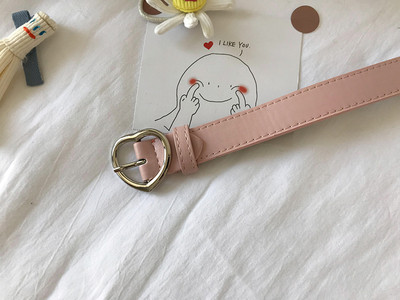 Női bőr öv fém szívvel