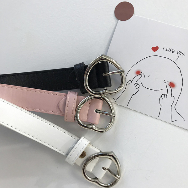 Női bőr öv fém szívvel